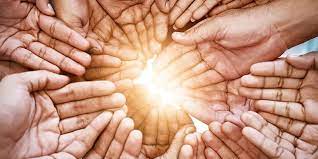 Hænder danner et hjerte